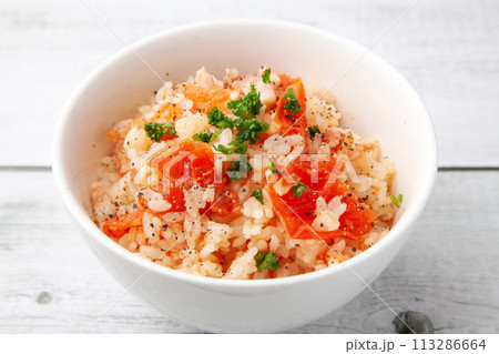 トマトとベーコンの炊込みご飯 トマトとベーコンの炊込みご飯 113286664
