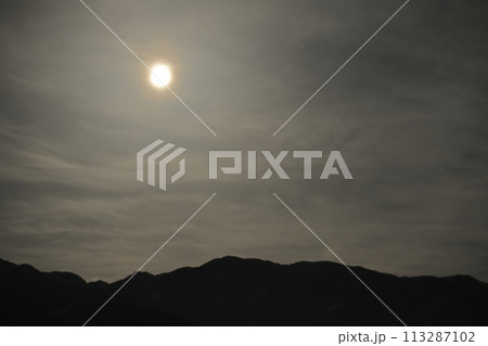 月齢13.2西に傾く小望月、朧月 月齢13.2西に傾く小望月、朧月 113287102