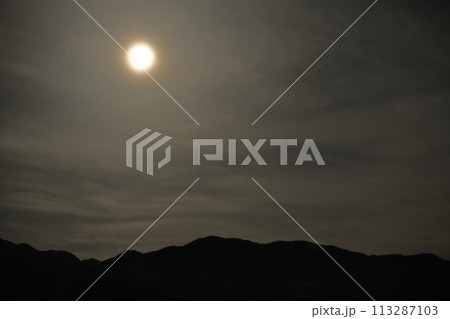 月齢13.2西に傾く小望月、朧月 月齢13.2西に傾く小望月、朧月 113287103