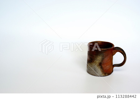 備前焼の空のコーヒーカップ 備前焼の空のコーヒーカップ 113288442