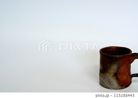 備前焼の空のコーヒーカップ 備前焼の空のコーヒーカップ 113288443