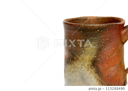 備前焼の空のコーヒーカップ 113288490