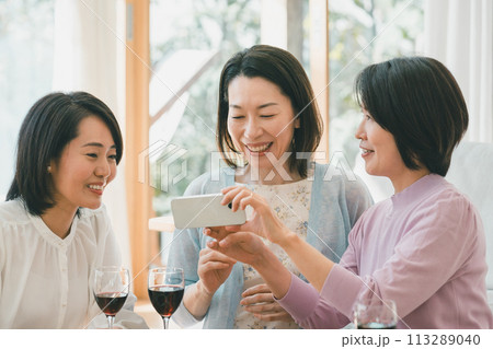 a forty-something woman 113289040