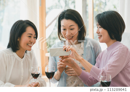 a forty-something woman 113289041