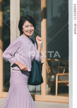 a forty-something woman 113289053