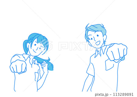 笑顔でガッツポーズをする夏服を着た生徒（男女セット） 113289891