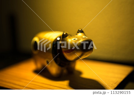 会津の郷土玩具あかべこ～金べこ～ 113290155