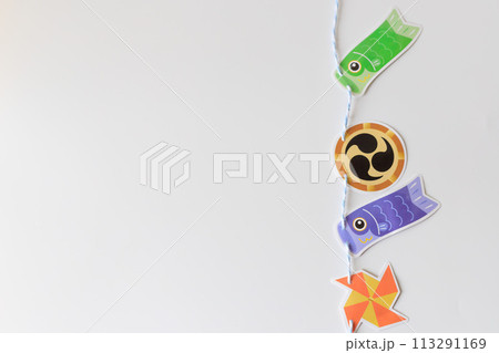 子供の日と鯉のぼりのイメージ背景 子供の日と鯉のぼりのイメージ背景 113291169