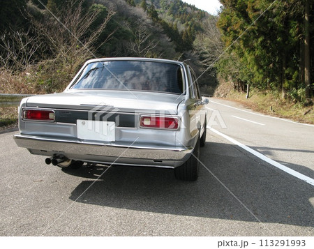 レトロカーでドライブ レトロカーでドライブ 113291993