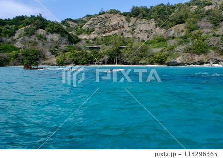 【小笠原】境浦海岸と濱江丸 【小笠原】境浦海岸と濱江丸 113296365