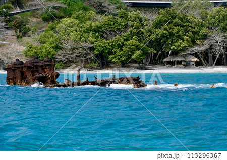 【小笠原】境浦海岸と濱江丸 【小笠原】境浦海岸と濱江丸 113296367
