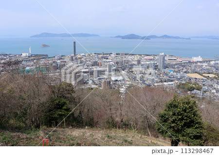 備讃瀬戸航路の海上交通の安全を図る備讃瀬戸海上交通センター 備讃瀬戸航路の海上交通の安全を図る備讃瀬戸海上交通センター 113298467