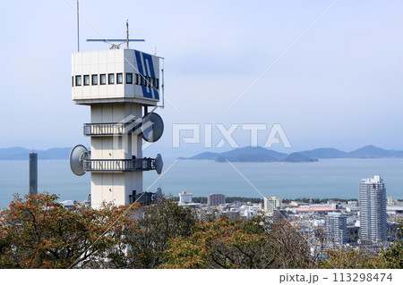 備讃瀬戸航路の海上交通の安全を図る備讃瀬戸海上交通センター 113298474