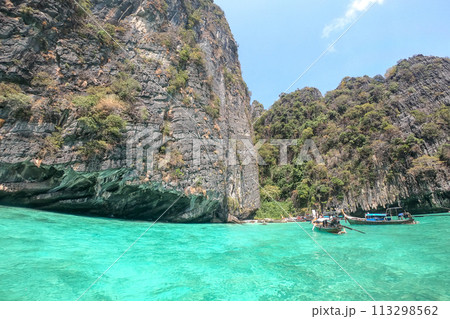 プーケットから訪れることのできるピピ諸島の絶景 プーケットから訪れることのできるピピ諸島の絶景 113298562