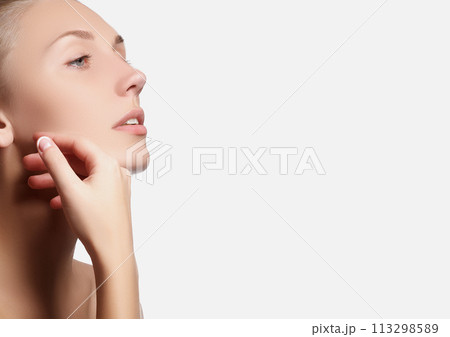 Portrait of smiling girl enjoying beauty treatment 113298589