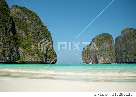 ピピ諸島にある有名なマヤベイの絶景ビーチ 113299120