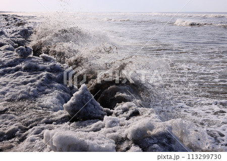 北海道オホーツクの冬波 北海道オホーツクの冬波 113299730