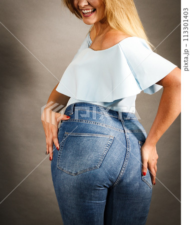 Woman with large hips 113301403