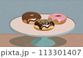 テーブルの上の美味しそうなドーナツ 113301407