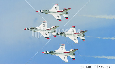 アメリカ空軍アクロバットチーム「サンダーバーズ」ダイヤモンド編隊 アメリカ空軍アクロバットチーム「サンダーバーズ」ダイヤモンド編隊 113302251