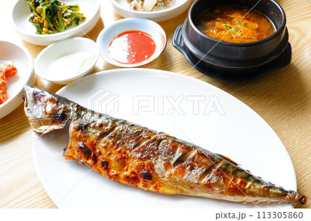 よく脂がのって美味しいサバの塩焼き 113305860