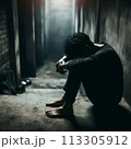 落ち込む男性 113305912