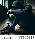 落ち込む男性 113305913