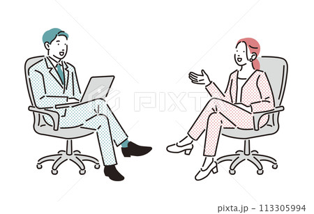 人物 椅子に座って会話をするビジネスパーソンの男女 113305994
