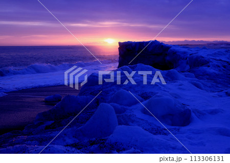 北海道佐呂間海岸日の出 113306131