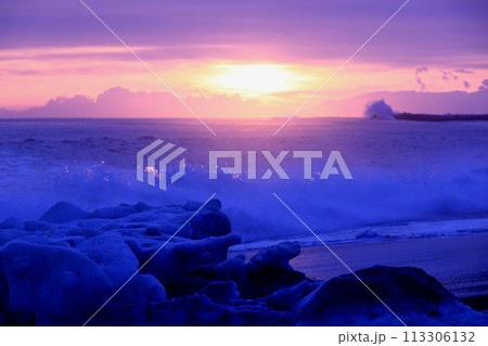 北海道佐呂間海岸日の出 113306132