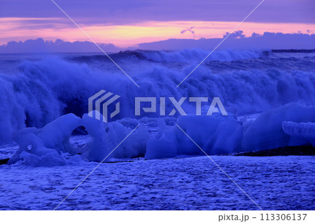 北海道オホーツク海荒天景 113306137