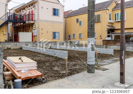 3棟の家が建築される予定の土地 113306807