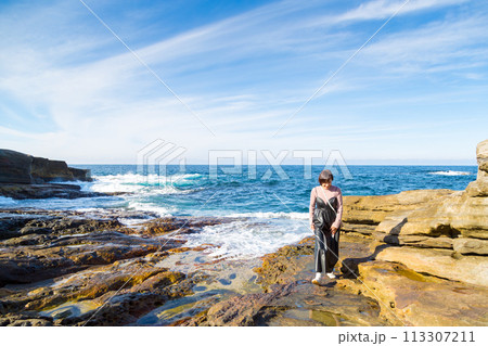 青空ときれいな海バック  女子旅 南紀白浜にて撮影 113307211