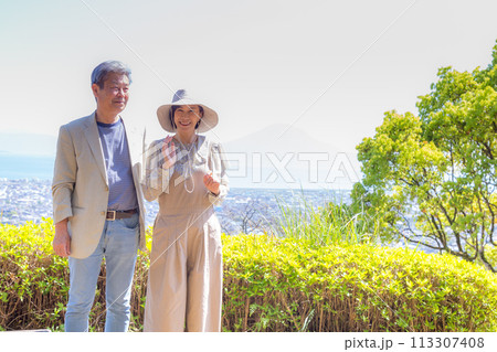 シニア夫婦 神社巡り 鹿児島旅行 桜島 113307408