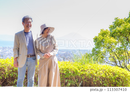 シニア夫婦 神社巡り 鹿児島旅行 桜島 シニア夫婦 神社巡り 鹿児島旅行 桜島 113307410