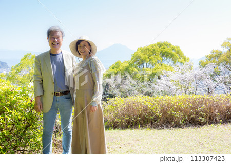 シニア夫婦 神社巡り 鹿児島旅行 桜島 シニア夫婦 神社巡り 鹿児島旅行 桜島 113307423