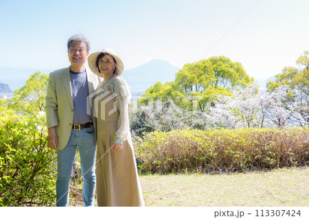 シニア夫婦 神社巡り 鹿児島旅行 桜島 シニア夫婦 神社巡り 鹿児島旅行 桜島 113307424