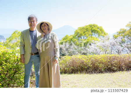 シニア夫婦 神社巡り 鹿児島旅行 桜島 シニア夫婦 神社巡り 鹿児島旅行 桜島 113307429