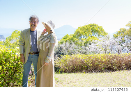 シニア夫婦 神社巡り 鹿児島旅行 桜島 シニア夫婦 神社巡り 鹿児島旅行 桜島 113307436