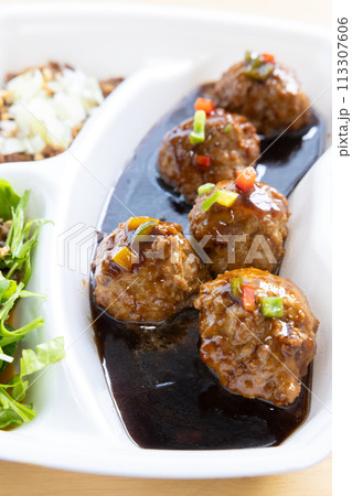 おいしい黒酢肉団子のテイクアウト 113307606