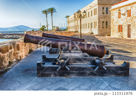 Disused cannons on the historic ramparts in Alghero, Sardinia, Italy 113311976