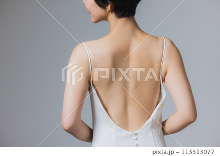 ウェディングドレスの女性 ウェディングドレスの女性 113313077