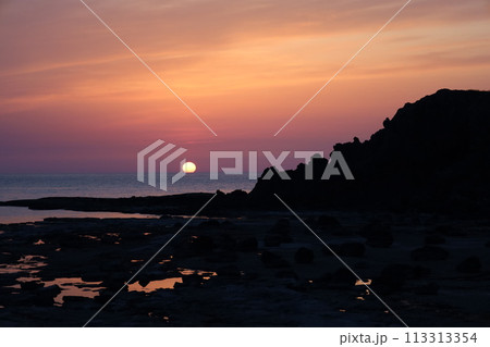 日本海深浦の春の夕日 日本海深浦の春の夕日 113313354