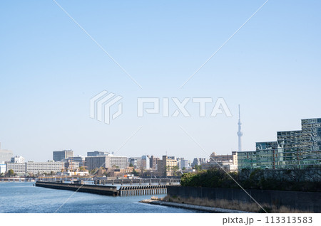 東京都豊洲周辺の運河の風景 東京都豊洲周辺の運河の風景 113313583
