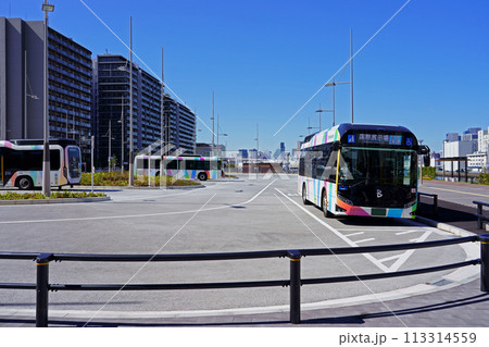 晴天の東京BRT・晴海五丁目ターミナルとHARUMI FLAG 113314559