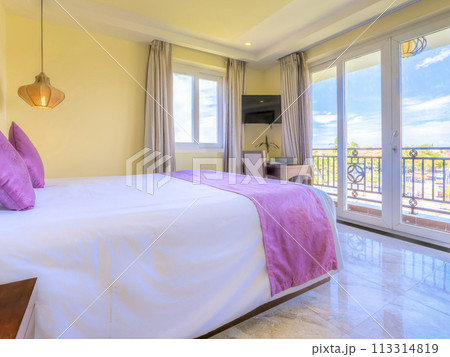 ベトナム・ホイアン バルコニー付きのホテル客室 / Hoi An, Vietnam 113314819