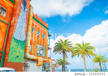 アメリカンビレッジ 沖縄観光 青空 リゾート 旅行 沖縄観光スポット 113315151