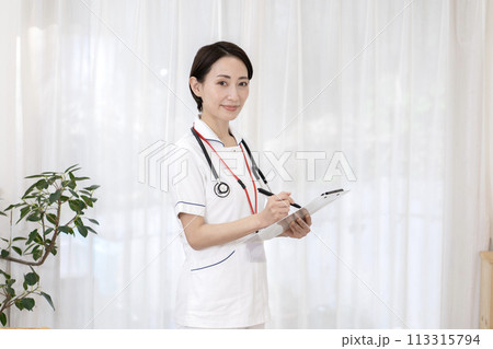 女性看護師　訪問看護　在宅医療 113315794