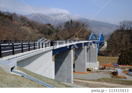 2024年開通した笠倉壁田橋、建築 113315813