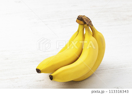白板に置いたバナナ 白板に置いたバナナ 113316343